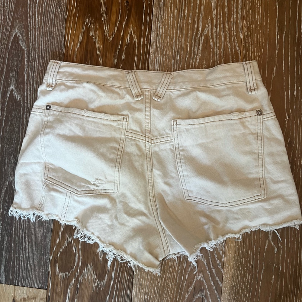 FREE PEOPLE
NOW OR NEVER DENIM SHORTS IN ECRU - Picture 11 of 13